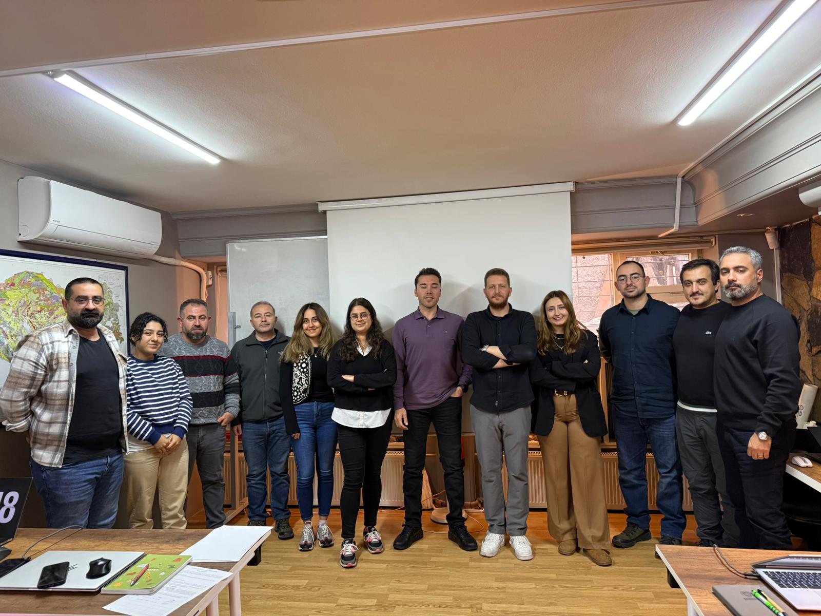 MJD üyeleri için 'Leapfrog Geo Temelleri Eğitimi' (02-03.-04.12.2025)